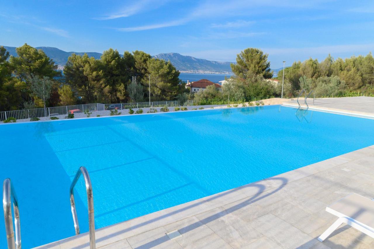 Malo More Resort Arbanija Extérieur photo