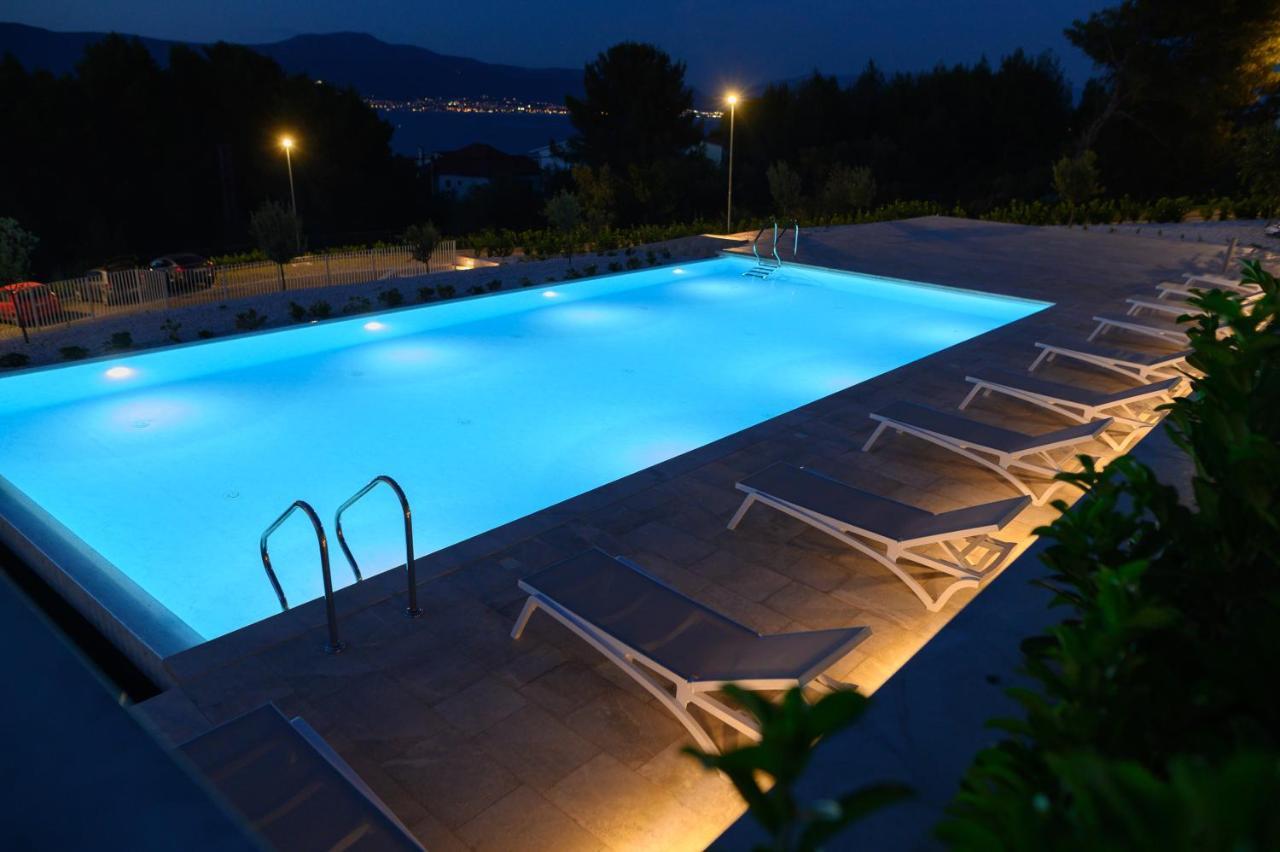 Malo More Resort Arbanija Extérieur photo